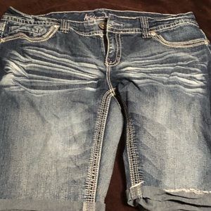 Ariya Long Jean shorts sz 15